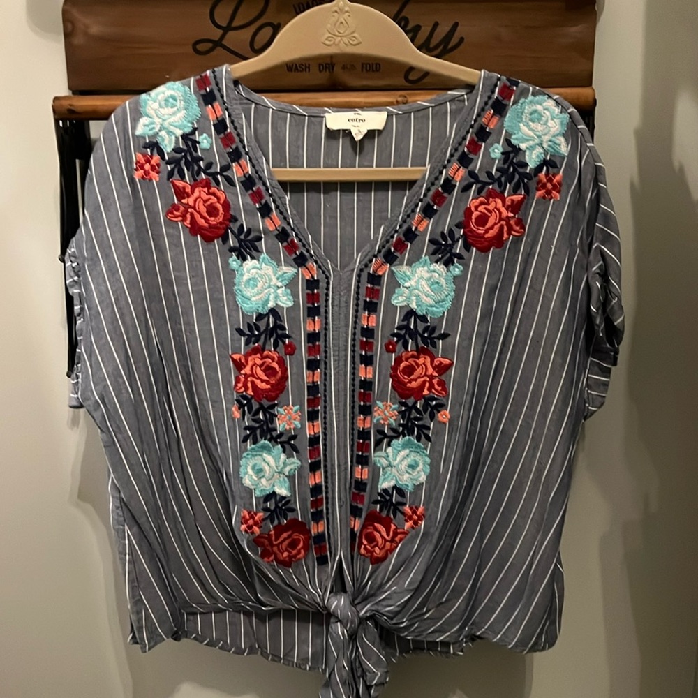 Entro Short Sleeve Front Tie / VNeck Blouse